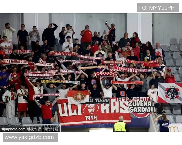 足球明星与球队的精彩瞬间图文展现,尽显绿茵场上的激情与荣耀 足球明星与球队的精彩瞬间图文展现,尽显绿茵场上的激情与荣耀