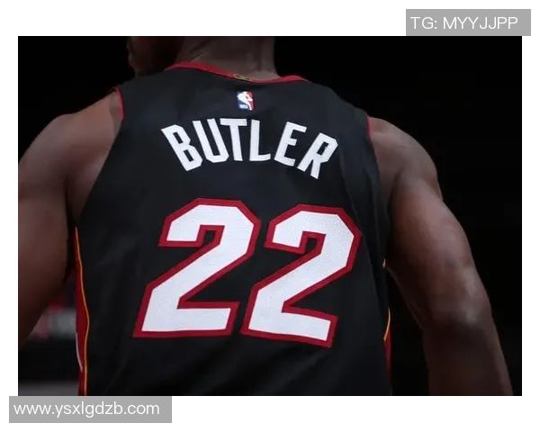 足球明星签名照片的珍贵收藏与背后的故事分享